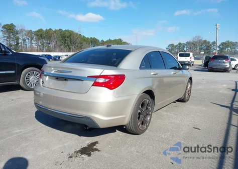 2013 Chrysler 200 Lx z USA, uszkodzony, nr VIN 1C3CCBAB8DN670893